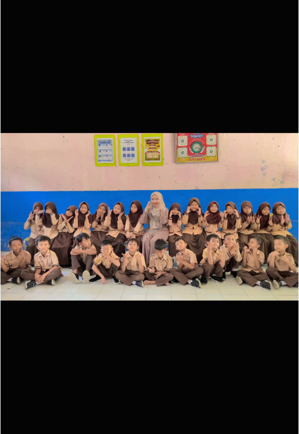 Hari-hari ceria bersama anak-anak ceriwisku! Luv you, Nak! 😍🥰😘 #guru #gurumuda #fyp 