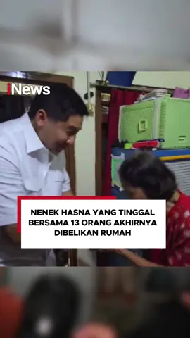 Menteri Perumahan dan Kawasan Permukiman (PKP) Maruarar Sirait membeli rumah untuk memperluas tempat tinggal Nenek Hasna yang tengah viral di media sosial. Nenek Hasna berusia 62 tahun viral usai dirinya dan keluarganya yang berjumlah 13 orang tinggal di dalam rumah berukuran 2x3 meter di gang sempit, Kecamatan Johar Baru, Jakarta Pusat. Untuk mewujudkan rumah tersebut, menteri Ara bernegosiasi dengan tetangga Nenek Hasna, Siti Juariyah soal rumah yang akan dibelinya untuk memperluas rumah Nenek Hasna. Siti Juariyah menyebut ia menjual rumahnya seharga Rp250 juta. Menteri Ara menyebut renovasi rumah Hasna berasal dari dana pribadi miliknya. Ara berharap nantinya rumah baru nenek Hasna bisa dibangun seluas 4,6 meter x 3 meter dan didesain khusus rumah tingkat dan memiliki ventilasi yang baik agar lebih layak. #inews#nenekhasna #maruararsirait #menteri #belirumah #joharbaru #jakpus