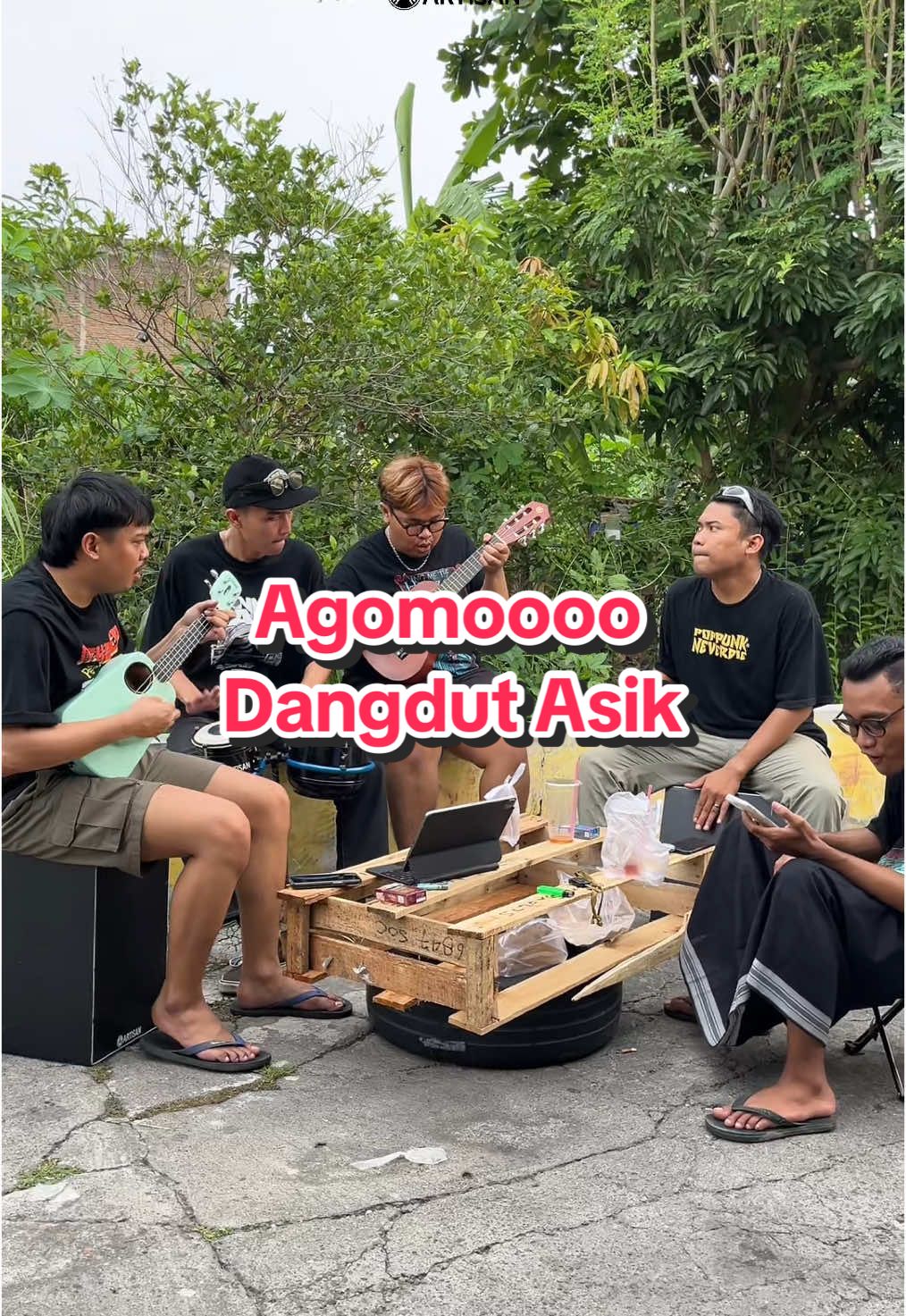 🗣️ : P, SHARELOCK! #artisangitarindonesia #artisangitar #gitarakustik #nongkrong #artisanguitarindonesia #gusdur #coverdangdut 