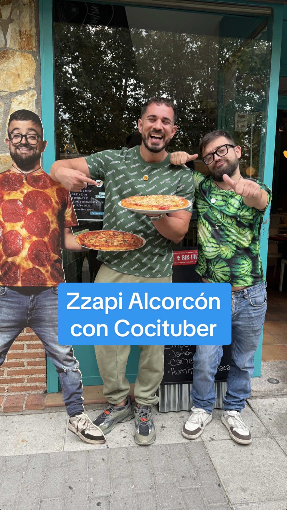 Comiendo Pizzería Zzapi en Alcorcón junto a Cocituber: donde se encontraba su Bar los Clásicos de Cocituber 2 ha abierto esta pizzería de carta con esencia argentina. Mis favoritos: Empanada de Carne y la Entraña Rellena 🤤 #cocituber #alcorcon