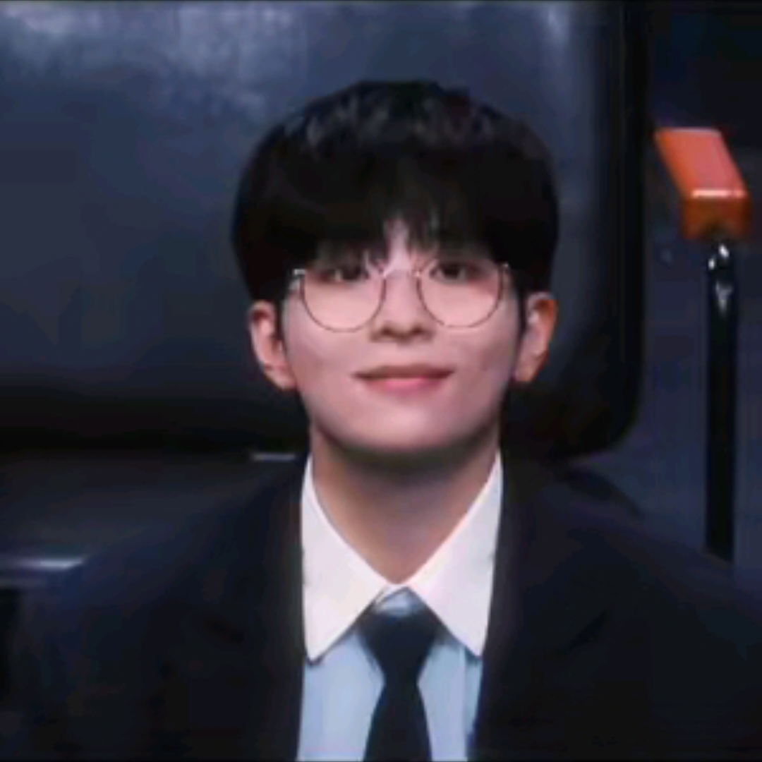 kim sihun dont stop wearing that glasses please #kimsihun #sihun #kimsihunedit #sihunedit #kimsihunproject7 #project7edit #project7 