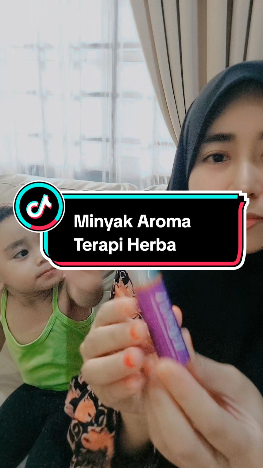 Hidung tersumbat kena minyak ni memang fuhhh legaaa ! 🤣 #minyakaromaterapi #minyakaromaterapiherba #minyakaromaterapiherbaviral #minyakaromaterapiviral #minyakherbaaromaterapi #viralvideo #fypdong #fypシ゚viral🖤tiktok #viral #viralvideotiktok #viralfypシforyoupage #viralforyou #pejuangfyp #fypage #fyppppppppppppppppppppppp 