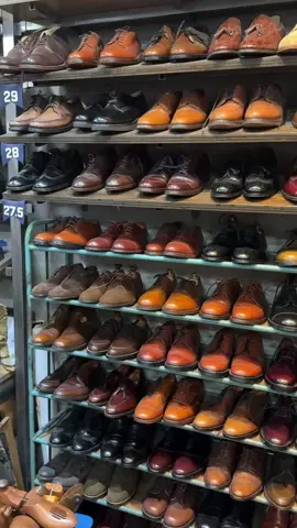 100% greatness from past times. Super 8 shoes vintage men's shoe store in Tokyo, with probably the greatest selection of various old quality men's shoes I've seen in one shop. #super8shoes #vintageshoes #historicshoes #classicshoes #menswear #shoegazing #shoegazingblog 