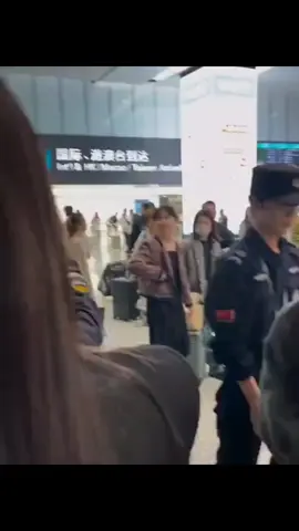 Zheyuan gē ada dimana2 tiba-tiba udah sampai di bandara Hangzhou😭 welcome back gē🫶🏻 tampilannya beneran cakep bgt #chenzheyuan陈哲远 #chinaboy #hangzhou #fyppppppppppppppppppppppp 