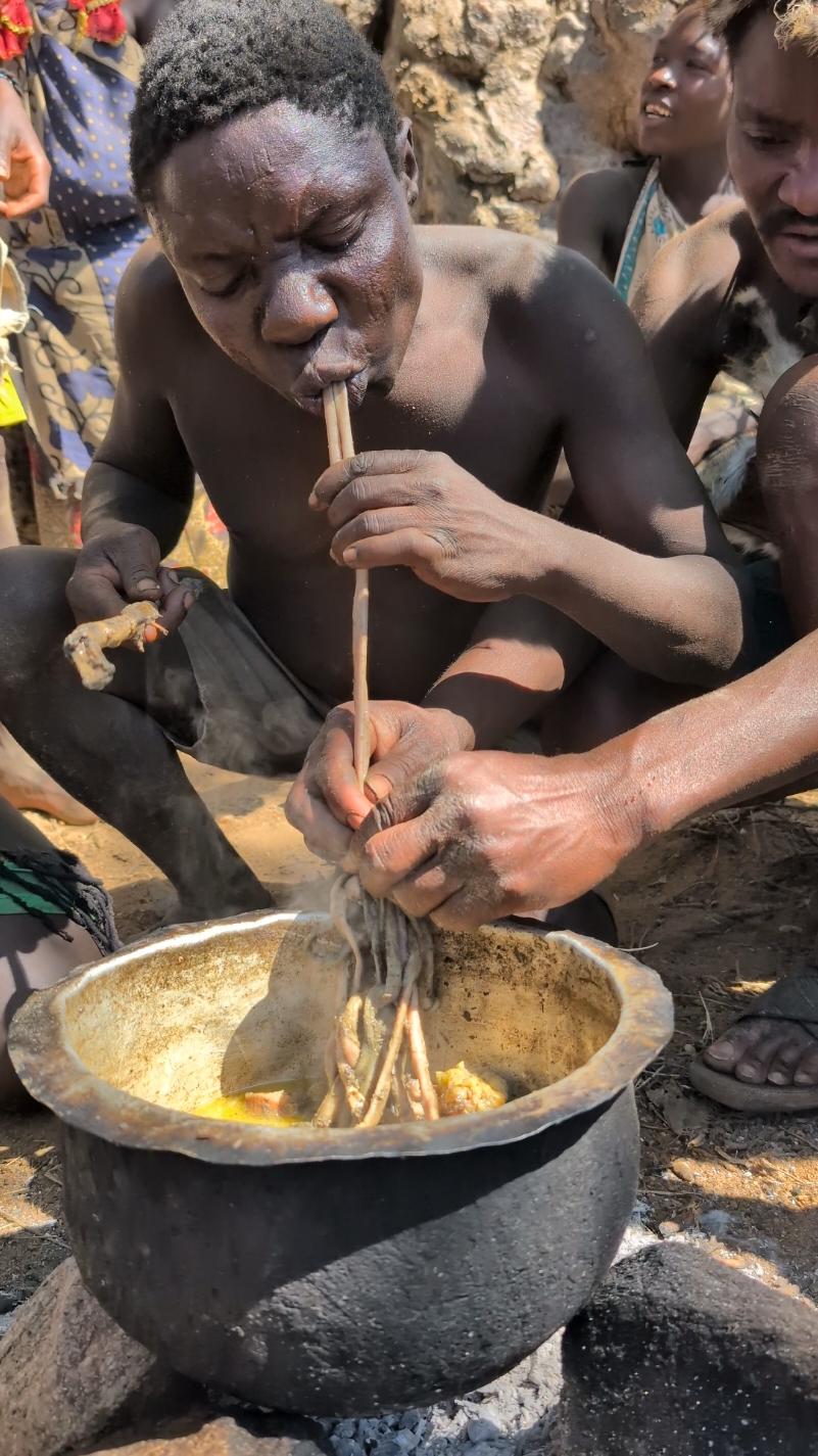 Wow 😲😋‼️ That's incredible delicious food See how Hadza cooks their favorite meal today #africastories #hadzabetribe #USA #UK #tiktokindia #baboon 