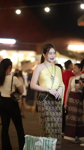 #laos🇱🇦 #culture #cutegirl #thatluang #ບຸນທາດຫລວງ 