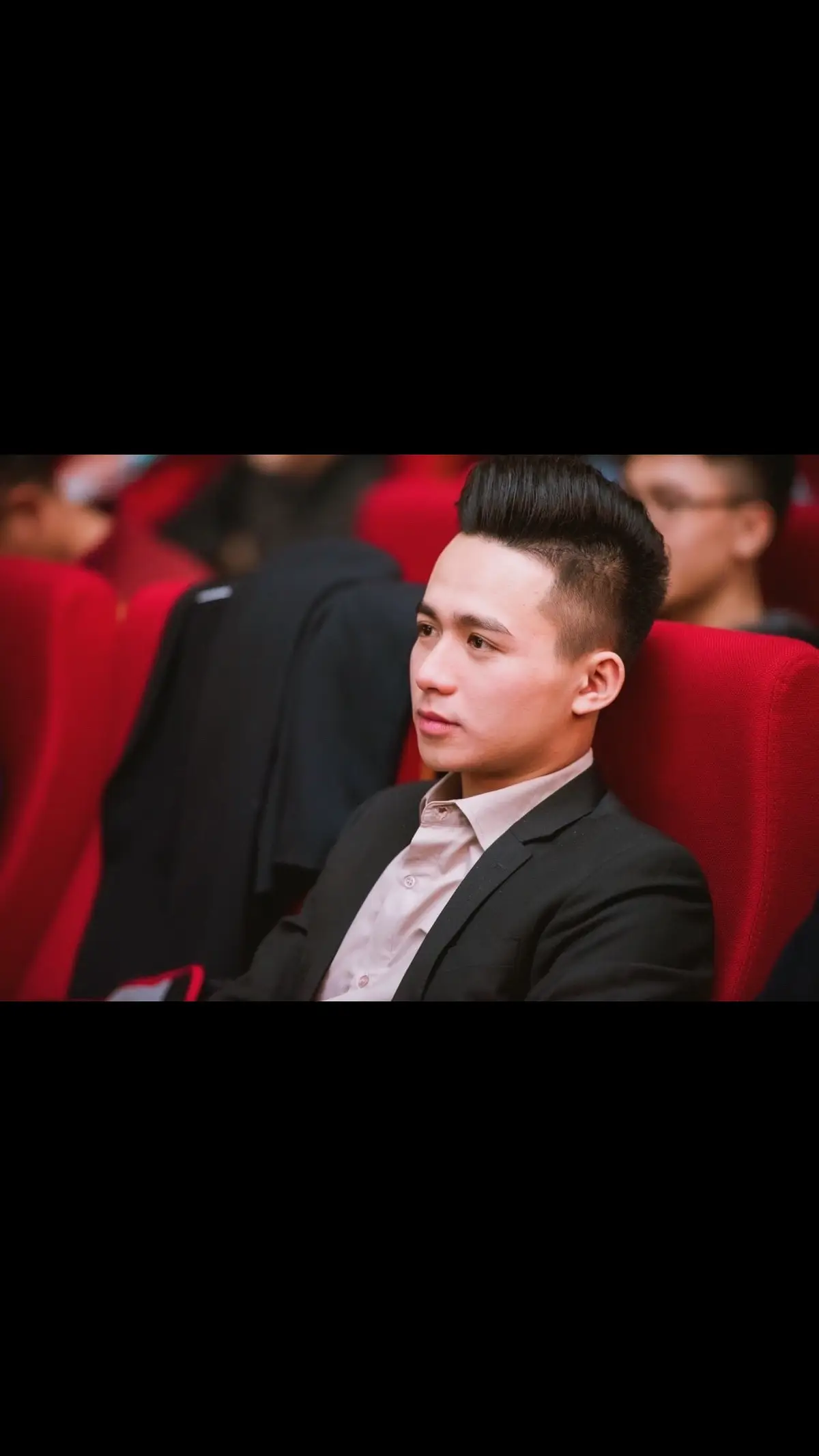 Càng xem nhẹ mọi điều mọi việc, tâm ta càng thanh tịnh, càng ngập tràn hạnh phúc. Danh lợi, vật chất đều chỉ là phù du, chẳng thể mang theo khi lìa xa cõi đời. Mọi buồn tủi , giận hờn sớm muộn rồi cũng qua đi, chỉ còn ta với ta. Vậy sao không xem nhẹ mọi thứ, học cách buông bỏ để mọi phiền não bị thổi bay nhanh chóng ? Chỉ mong sao cv thuận lợi gặp thuyền xuôi gió giữa biển khơi 🙏🙏🙏!