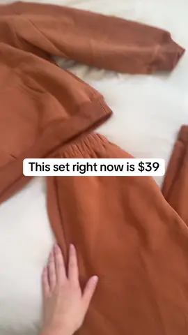 Such a good price for the quality!!  #sweatset #sweatpants #tiktokshopcybermonday #tiktokshopblackfriday #blackfridaydeals #blackfriday #tiktokshopholidayhaul #tiktokblackfriday 