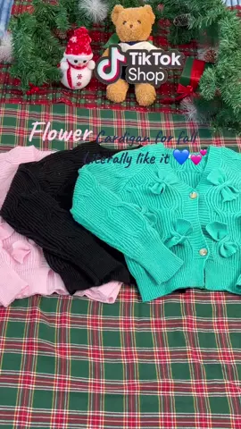 Sooooo cute #fallootd #onsalenow️️️🔥🔥🔥🔥 #hotsale #newarrival #fyp #OOTD #tiktokshopcybermonday #tiktokshopblackfriday #spotlightfinds #falldealsforyou #longsleeve #cardigan #sweater #sweaterweather #knitwear #dailywear #falloutfits #floraldesign #floralcardigan #cardiganoutfit 