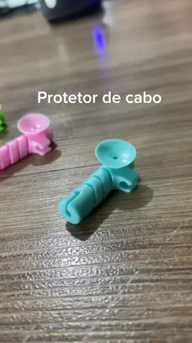 Confira essa dica para proteger e organizar seus cabos! ⚡💡 https://www.eletronicacastro.com.br/produto/protetor-espiral-cabo-de-celular-mouse-tomadas-com-4-un/ O protetor espiral é perfeito para evitar dobras e quebras, aumentando a vida útil dos seus cabos. Temos dois modelos: com ventosa para fixação segura e sem ventosa para mais flexibilidade! 🛠️ Escolha o que mais combina com o seu estilo e deixe seus cabos mais seguros e organizados! ✨ #Organização #ProtetorDeCabo #DicaPrática #Tecnologia #ProteçãoDeCabos #Acessórios #Ventosa #Flexibilidade