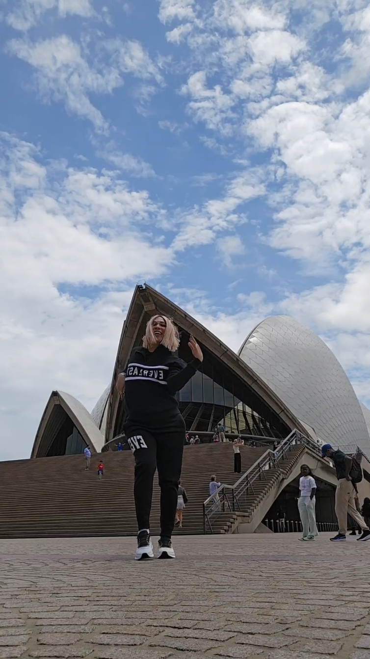 Sydney 🇦🇺🇦🇺🇦🇺 #sydney #australia #sydneyoperahouse #danieladiva #kalokalike #fyp #foryourpage #itsshowtimekalokalikeface3 #vicegandakalokalike😘🥰😍 