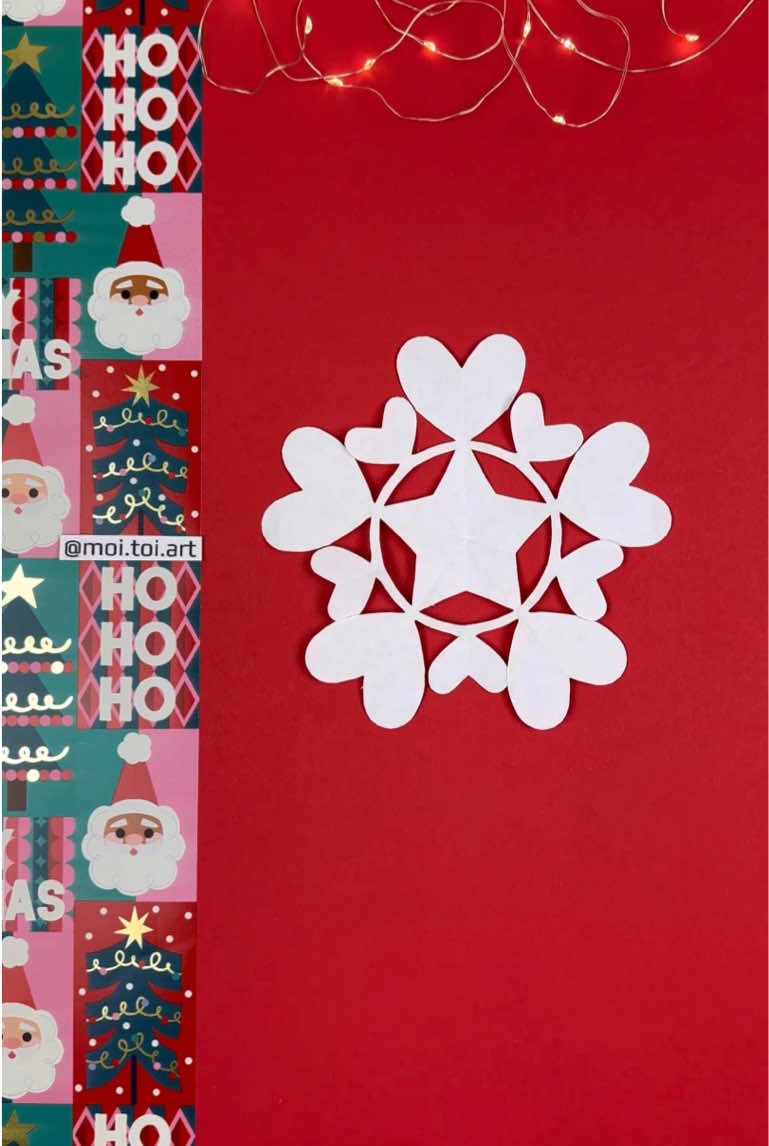 Easy paper snowflake @Moi.Toi.art #moitoiart #christmasdecorations #snowflakes #papercut #papercraft