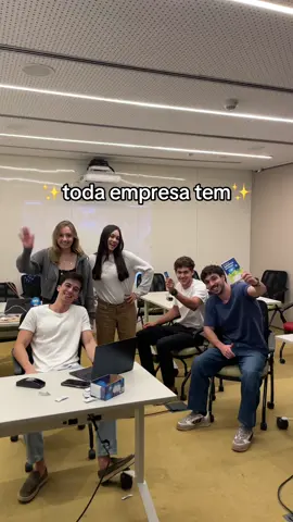 Qual desses é você no escritório? 👩🏻‍💻 #escritorio #empresa #trend 