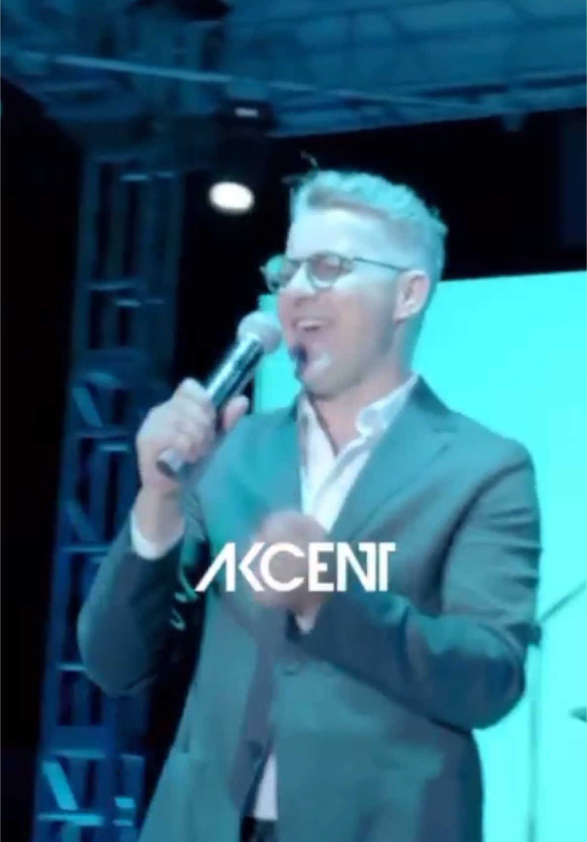 I never let you go my love #Kamelia #akcent #akcentlive 