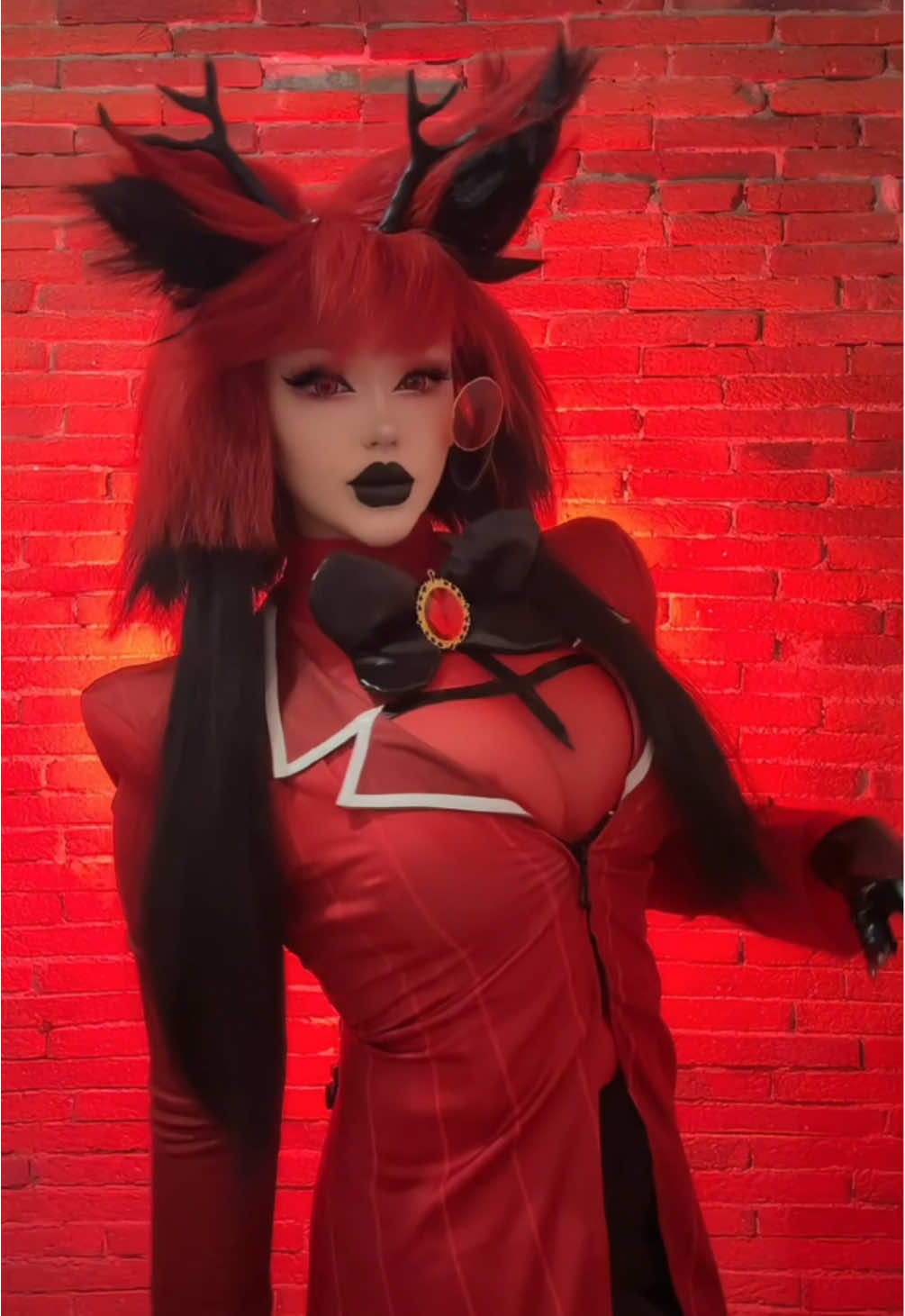 Real Alastor fans watch this video until the end :p Thank you guys for the support on Al I've been so happy! #alastorcosplay #alastorhazbinhotel #hazbinhotelcosplay #alastor 