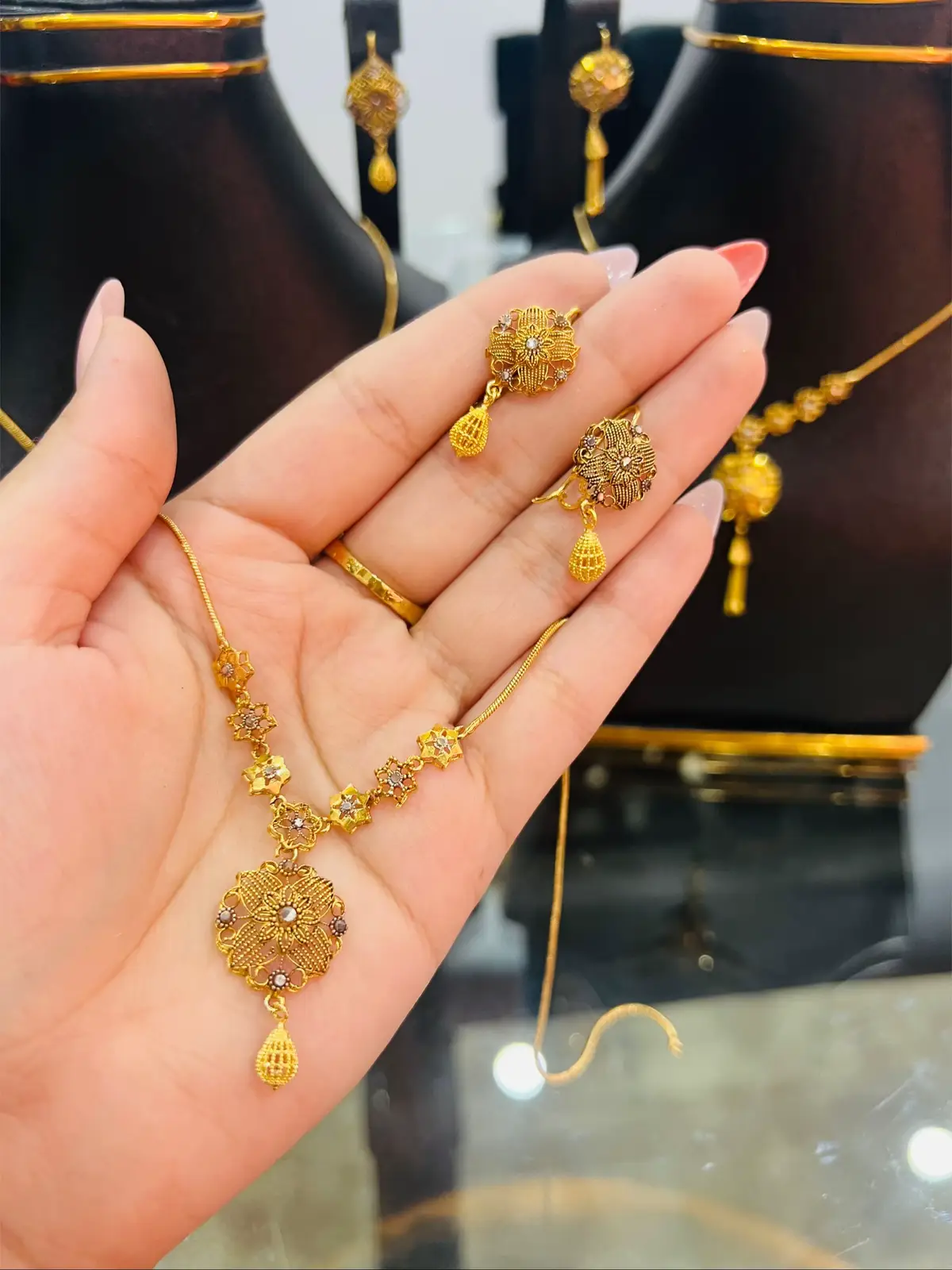 RP mala sets in different designs💫 No need of gold✨ Afford in price⚜️ #houseofjewels #fyp #jewlery #fashion #jewlerylover #jewlerybusinessowner #jewelrybusiness #golddesigns  Cod available all over the Pakistan 🚌 For more details and order contact us 📞03325107788