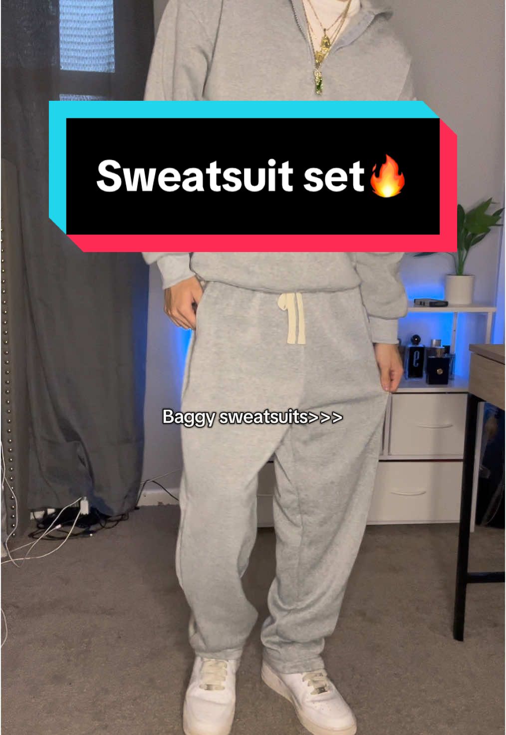 Tuff lil affordable baggy sweatsuit set🔥😮‍💨 btw im about 5’8 pretty skinny and im wearing a small📐 #sweatsuit #jumpsuit #sweatpants #sweaterweather #hoodieseason #baggypants #baggyclothes #fallvibes #falloutfits #winterfashion #winterishere #winterfit #streetwear #blackfridaydeals #cybermonday #giftideas #giftsforhim #giftsforher #giftideasforher #giftideasforhim 