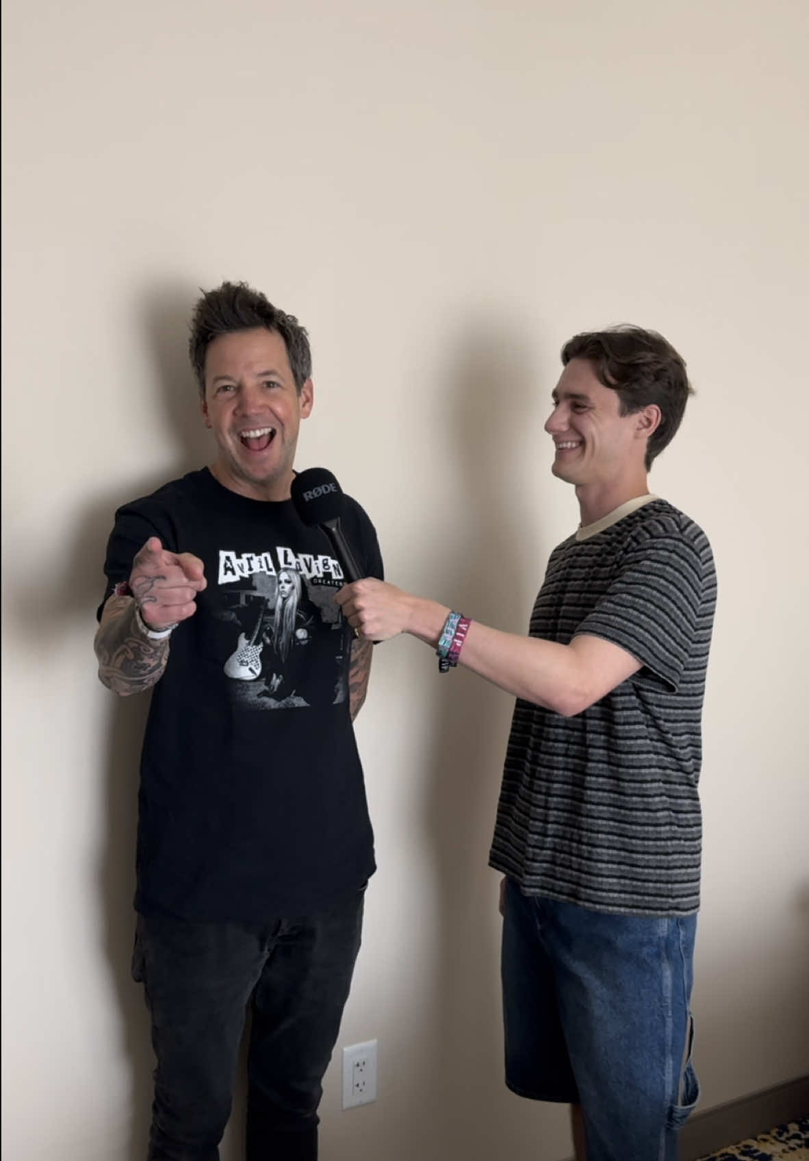 Now this would be a festival worth buying a ticket for @Simple Plan 🤩 #simpleplan #imjustakid #poppunk #punkrock #rockmusic #thebeatles #blink182 #tompetty #nirvana #biffyclyro #musictok #newmusic #interview #music #festival #fyp 