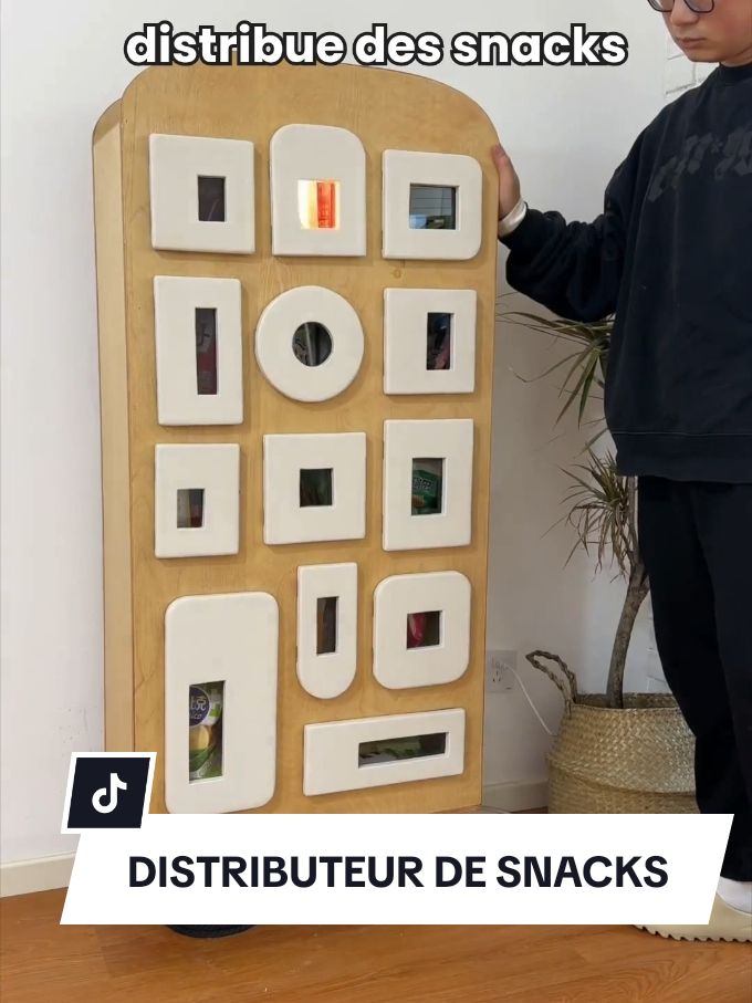 Transformez vos envies de grignoter en une expérience excitante !  Je vous montre comment j'ai créé un distributeur automatique de snacks qui ne peut être activé qu'une fois par jour. Chaque activation est une surprise délicieuse qui rend le grignotage amusant et contrôlé ! Suivez-moi à travers chaque étape : de la conception à la construction, en passant par l'ajout de serrures électroniques et de lumières. C'est un projet DIY qui allie créativité et plaisir, tout en m'aidant à gérer mes envies de snacks. #DIY #homemade #woodworking #distributeur 