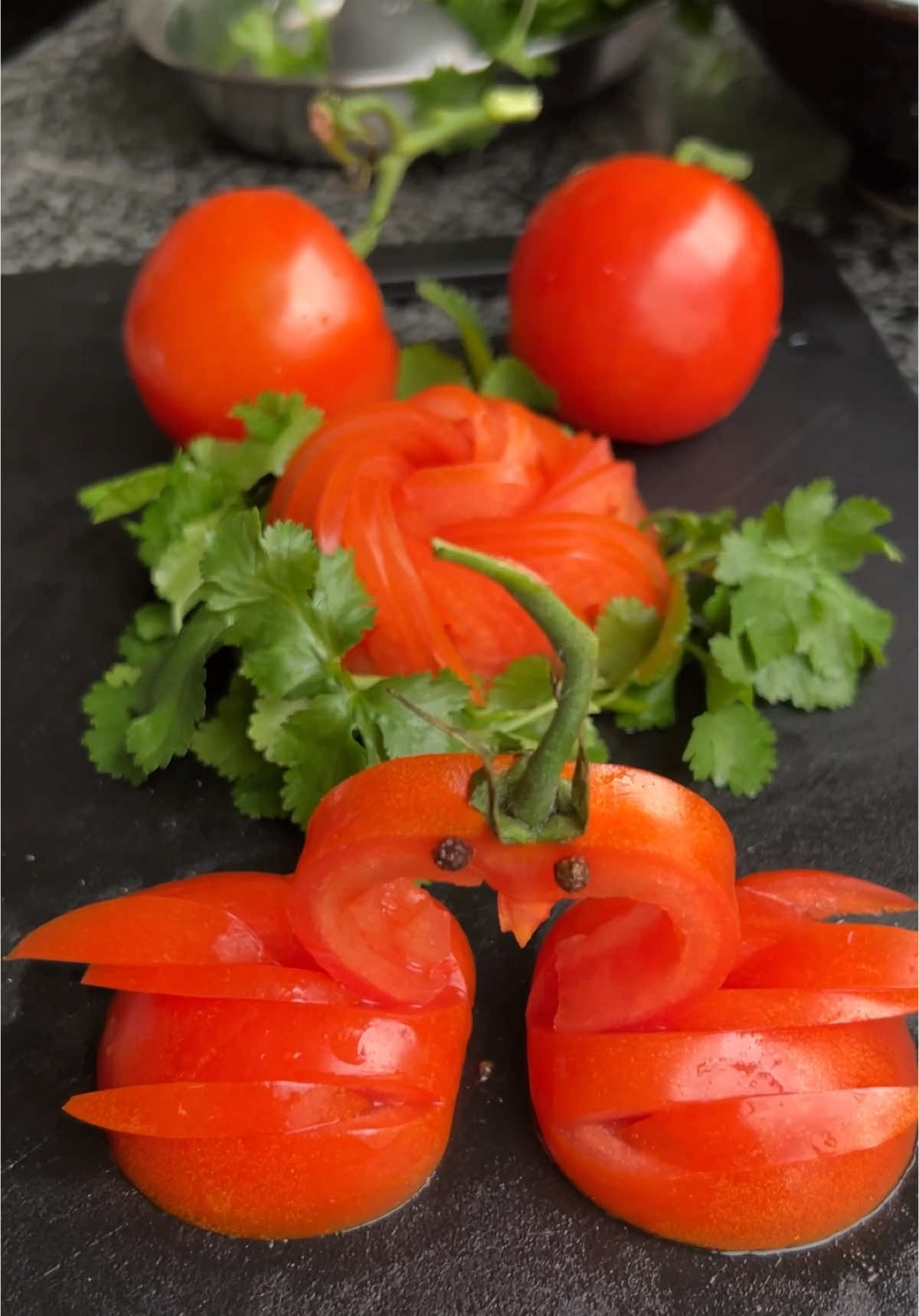 Carving tomato swan & tomato rose #cuttingkills #carvingart #carving #vegetablecarving #fruitcarving 