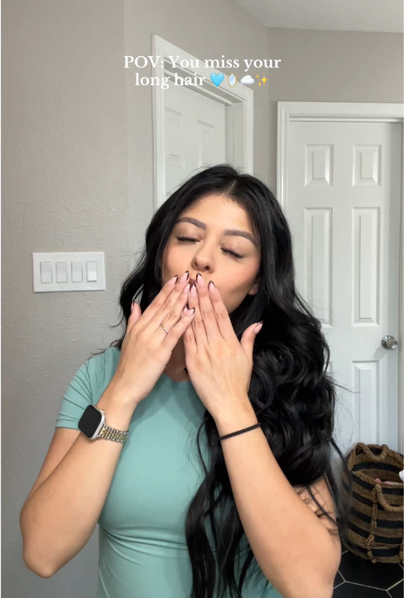 Im so shocked at the quality of these $20 hair extensions & how good they matched my hair 🤩🤩💕 #hairextensions #tiktokshopfinds #hairtok #synthetichair #clipinhairextensions #clipinextensions 