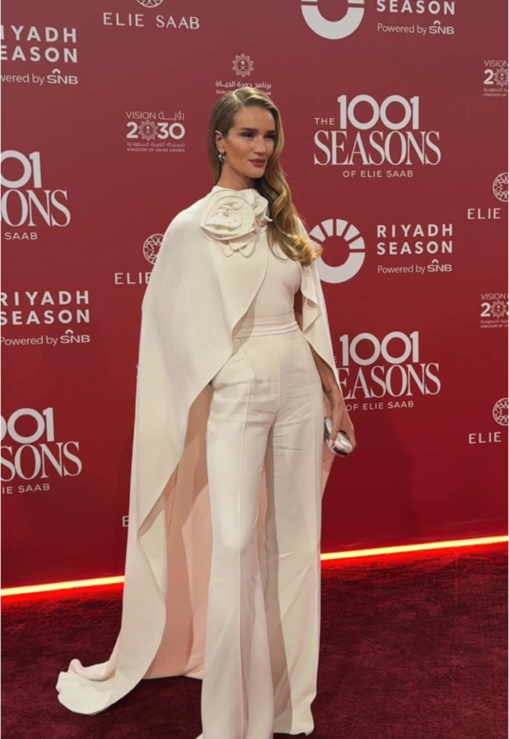 #rosiehuntington #rosiehuntingtonwhiteley #rosiehw #1001SeasonsofELIESAAB #eliesaab #TikTokFashion 