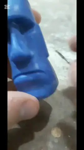 Escultura em sabão. Soap sculpture.  #sculpture #caricatura #art #escultura #weird_art #criatividade #arte #moai #carving 