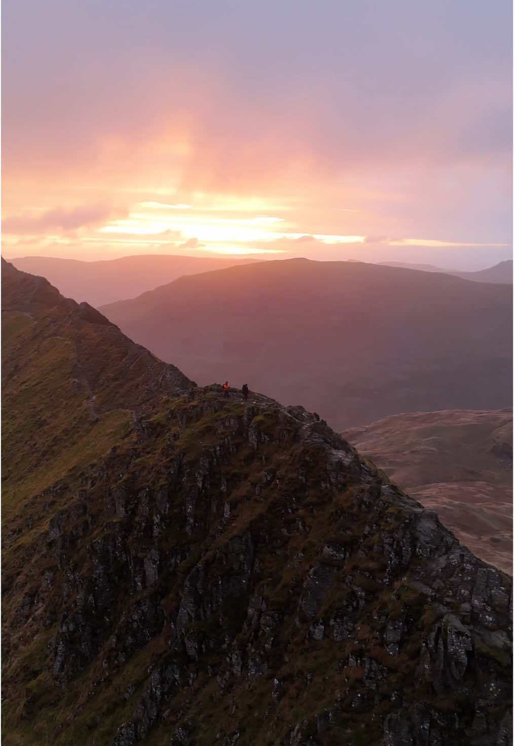 One of the most insane hikes I’ve ever completed.  Stangers no longer 🤝@Sam Culley  #Hiking #Outdoors #adventure #vanlife #fyp #foryoupage #lakedistrict 