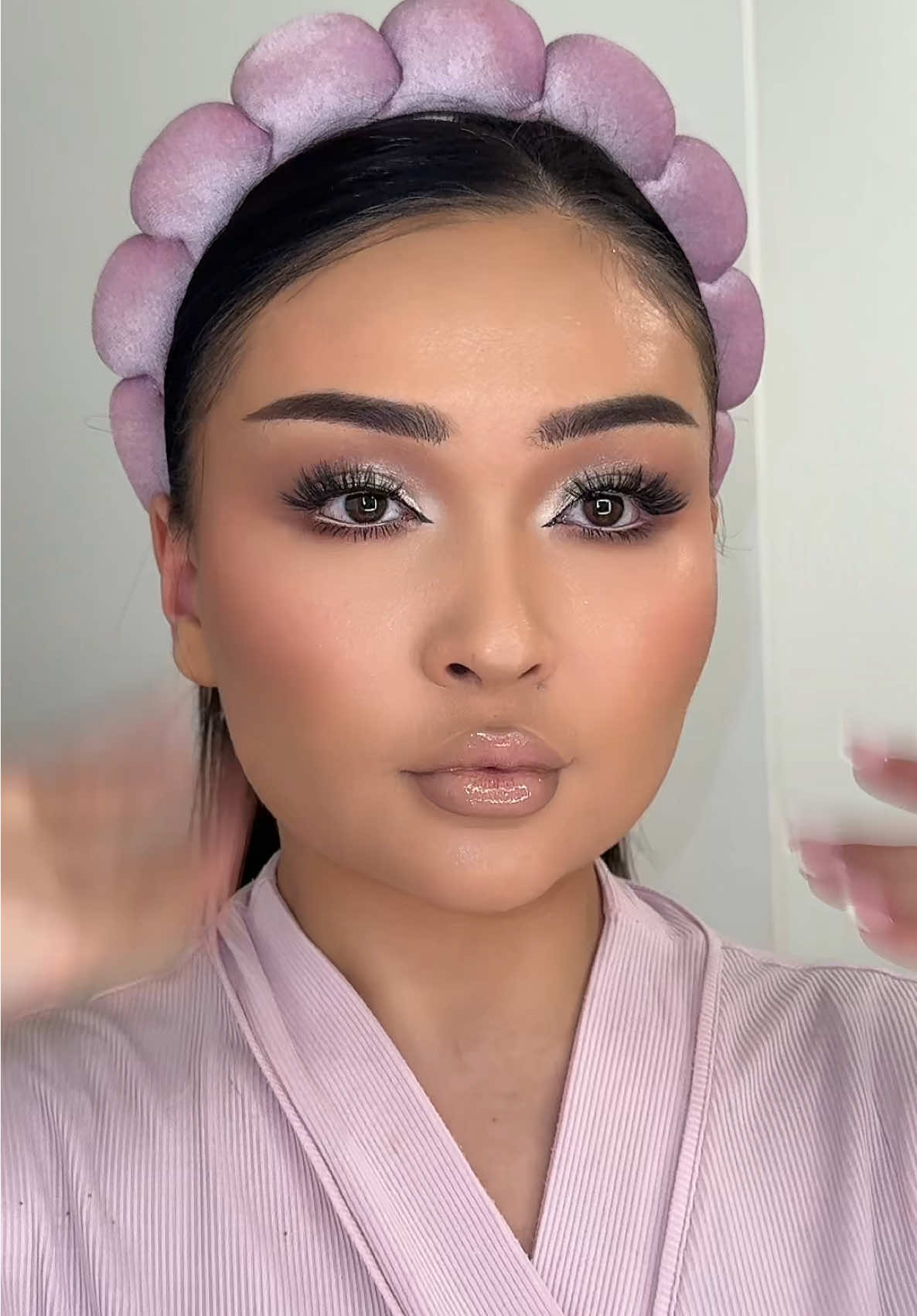 Full face of makeup hacks part 3 #makeuphacks #contouringhacks #nosecontour #nosecontourhack #contouring #contouring101 #makeuptips #makeuphack 