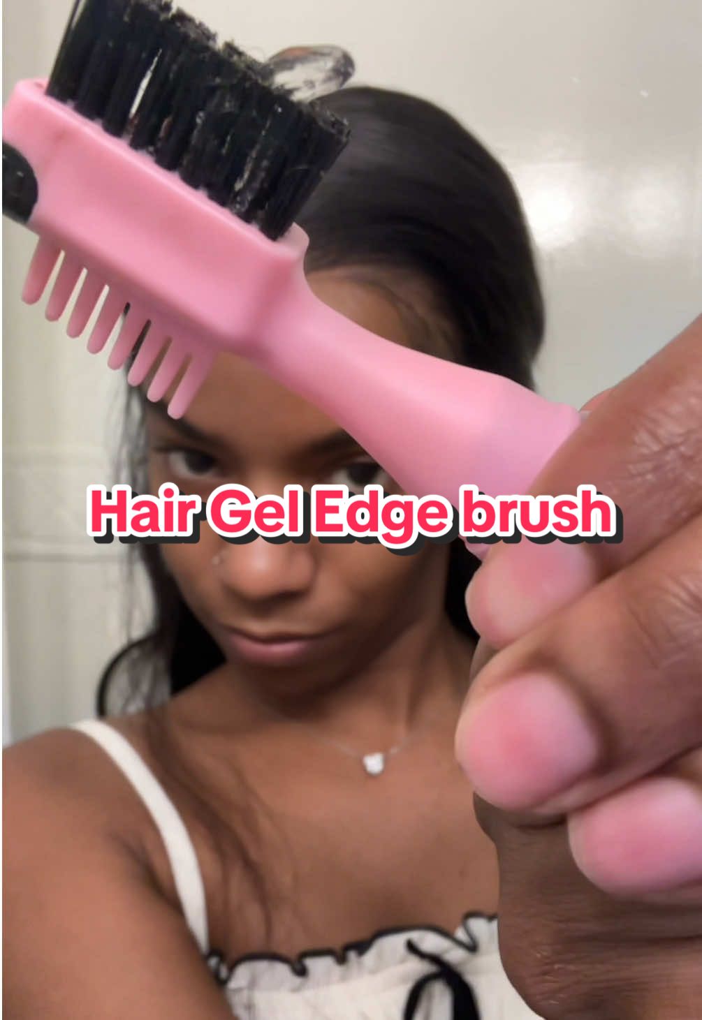 The gel incorparated into the edge brush is so convenient!! Edges laiddddd thanks @LabhairsUS #edgestutorial #edges 