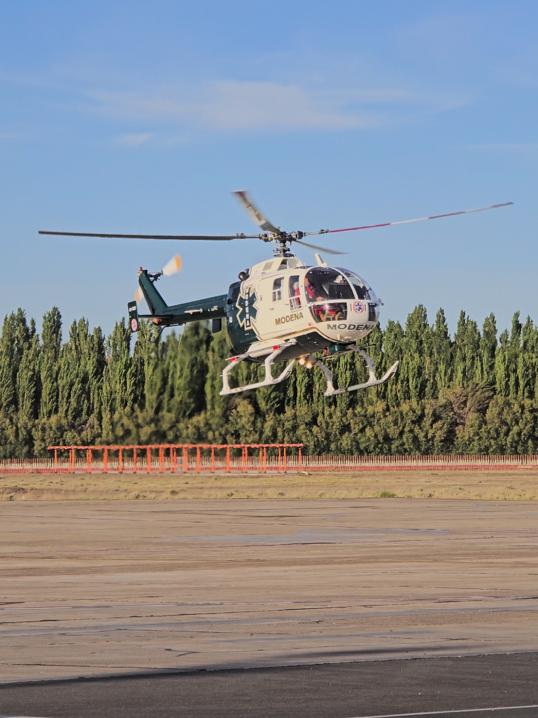 Evacuación en vuelo sanitario de personal petrolero #sanitario #petrolero #petroleo #vuelosanitario #helicopter #neuquen 