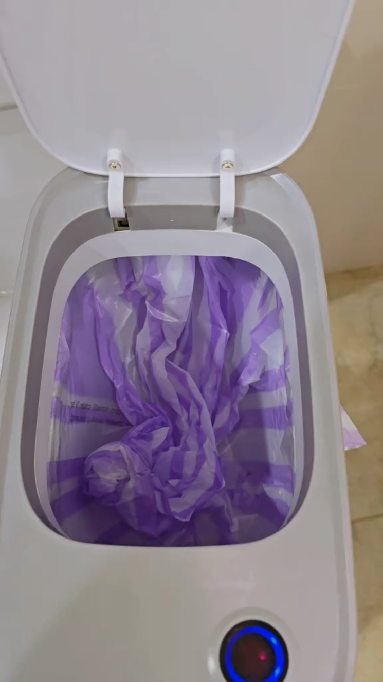 Estos tachos de basura inteligentes, con sensor de movimiento son demasiado bellos y necesarios👌✨️✨️ 1000 de 10 #motionsensortrashcan #smarttrashcan #trashcan #smarttrashbin  #bathroomtrashcan #bathroom #trashbin #TikTokShopBlackFriday #TikTokShopCyberMonday  #joybos @Joybos US @Joybos 