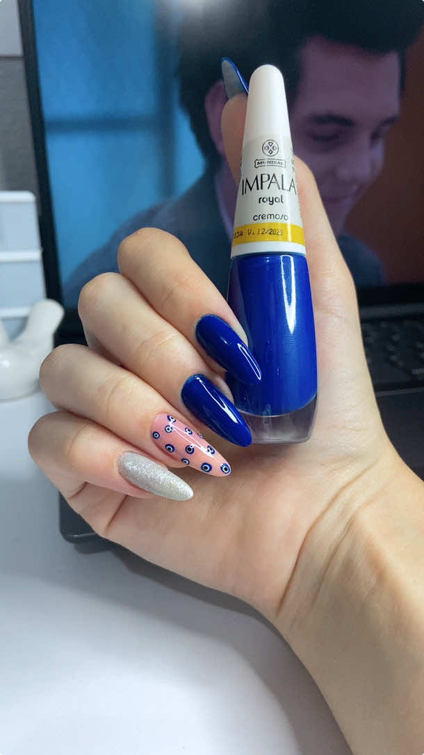 Gostaram da esmaltação? 💙🥹 #foruyou #viralvideos #nails #unhasazul 