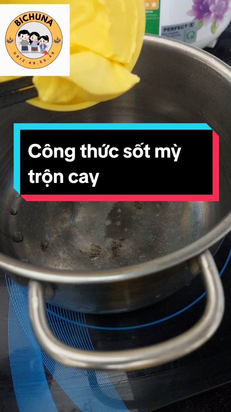 Đây đây . công thức sốt trộn đỏ của mấy bà đây . áp dụng ngay  cho món mì trộn thôi nào. ngoài ra còn làm được món gì nữa thì fl em sẽ bật mí sau nhaaaa #bichunasandwich #BICHUNAFOOD #xuhuong #mỳý #mìtrộn #humburger #comnam🍙 #sandwich @Chan Chan 
