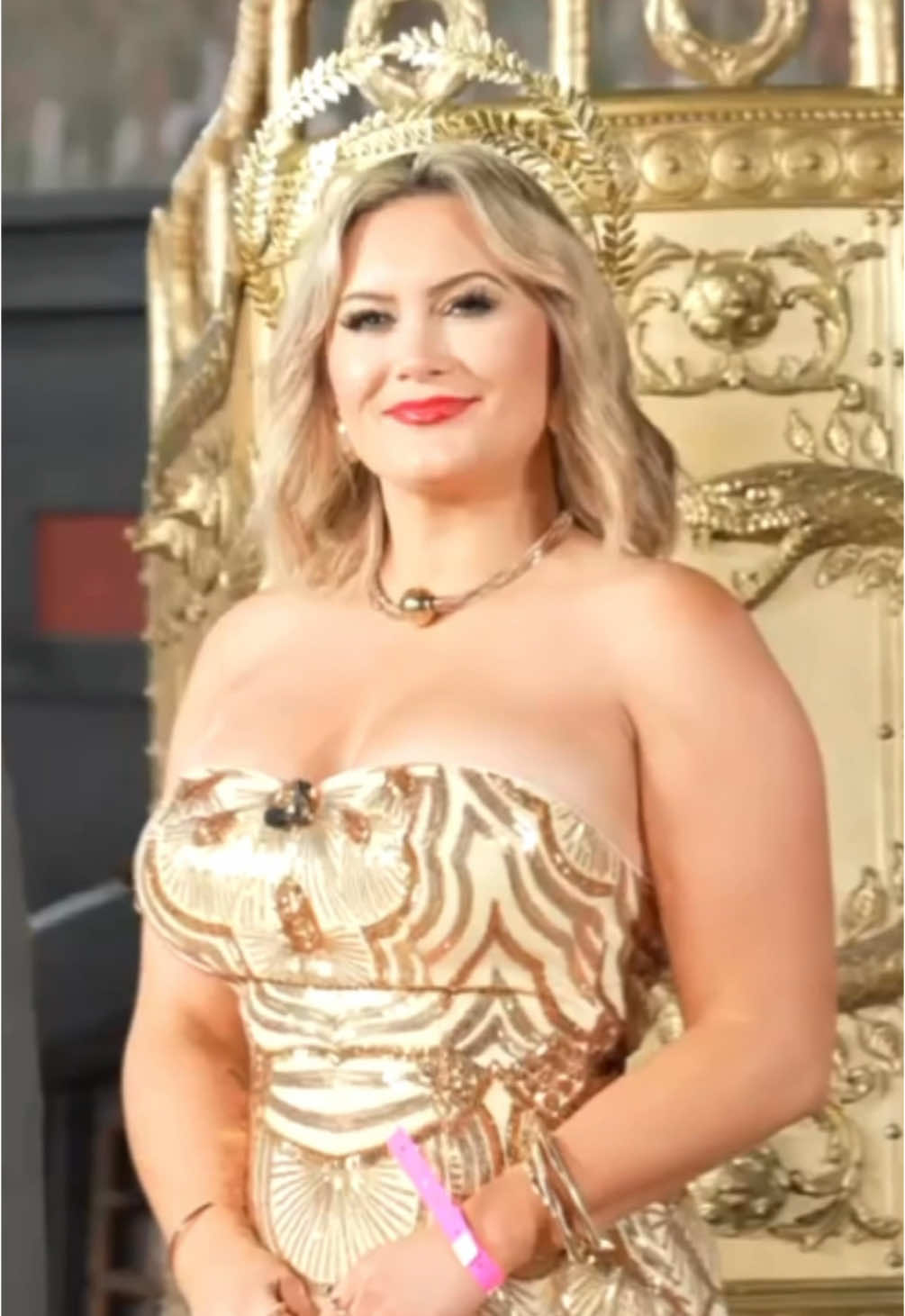 She came, she saw, she conquered 🙇🏼‍♀️👑💫  Such a special day covering all things @GladiatorMovie 🥹⚔️🛡️ I have SO much content coming your way, but thought I’d kick off with these slo-mos by Ming Yeung - Getty Images 😮‍💨🤌🏻🎥 #gladiator2 #gladiatorii #gladiator #gladiators #gladiatorpremiere #gladiatormovie #gladiatoroutfit #moviepremiere #redcarpet #celebrityinterviewer #scottish #tvpresenter @ParamountUK @Paramount Pictures @ODE 