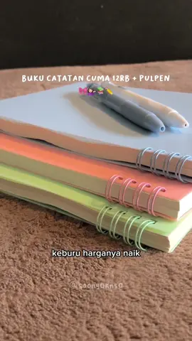 !! mantap kan :3 buku catatan estetik satu set sama pulpen nya juga 💁🏻‍♀️📚✏️🎀 #alattulis #bukucatatan #backtoschool #bukudiary 