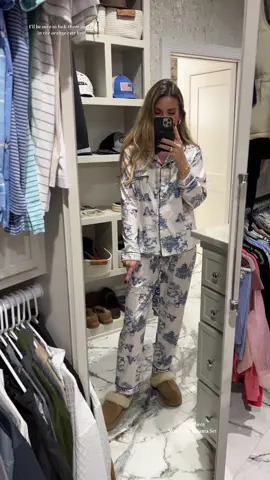 If blue & white chinoiserie is your vibe, get them!!! I’m obsessed with these gorgeous matching two piece pajamas set! I sized up! #twopieceset #pajamas #pajamaset #matchingpajamas #spotlightfinds #tiktokshopblackfriday #tiktokshopcybermonday 