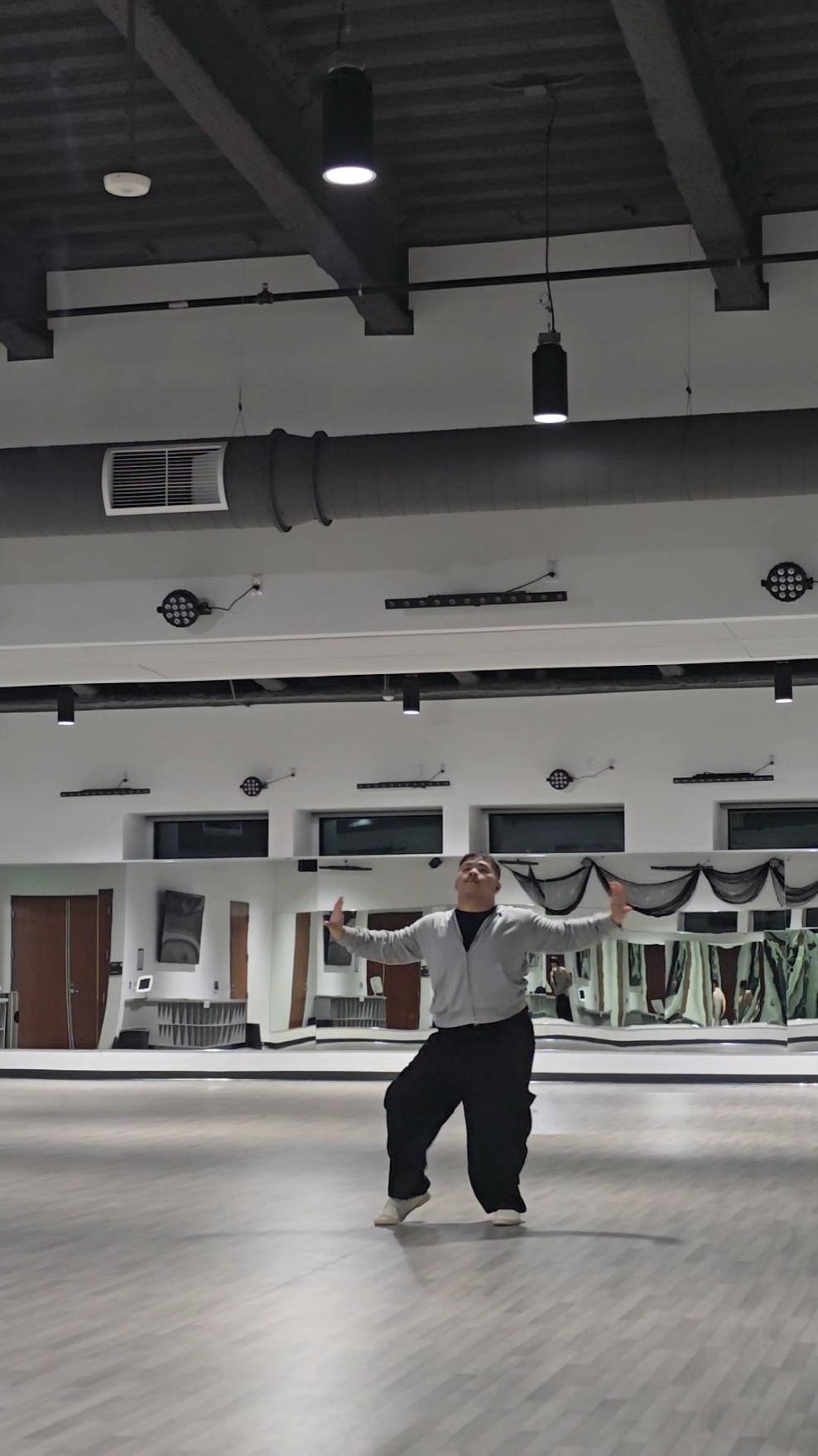 it's a love and hate thing w this choreo i made for @N.L.T thai comp. I prob couldn't had done anymore better than it already is. super tiring but I'm glad the gals were able to stick through! 🫶 #dance #hmong #hmongdance 