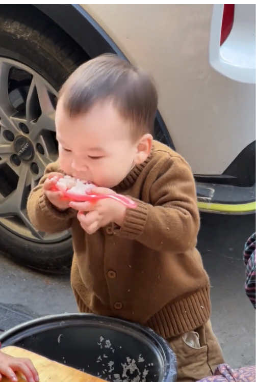 I swear I did feed him😅#funnyvideos #funny #fyp #foryou #baby 