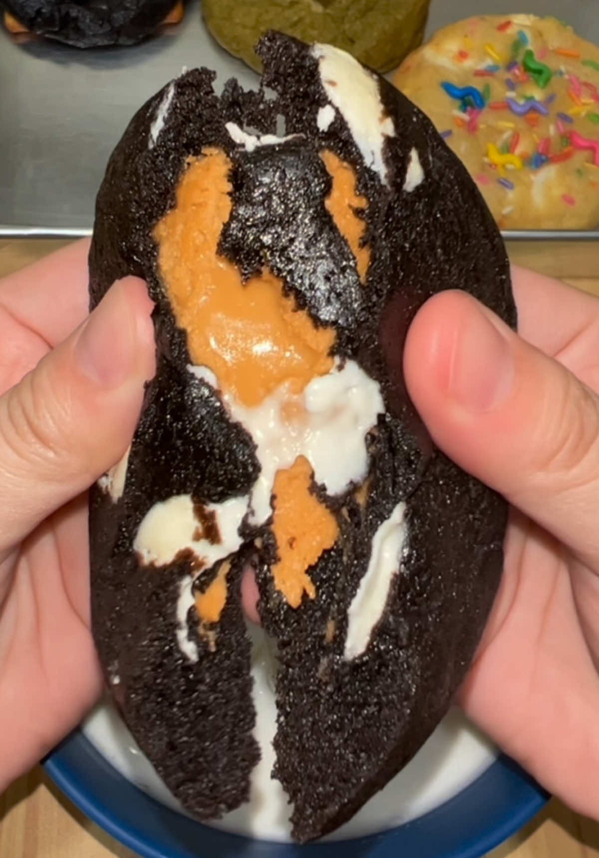 ซอฟต์คุกกี้พร้อมเสิร์ฟแล้นนนนนนน #คุกกี้นิ่ม #softcookies #nyccookies 