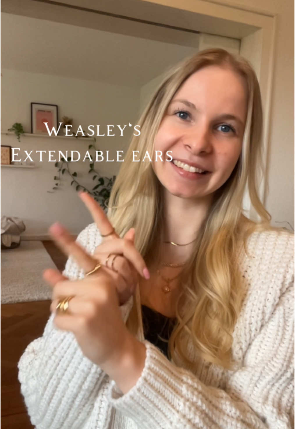 Part 11 👂🏼 Weasley‘s Wizard Wheezes presents: extendable ears! #harrypotter #DIY #hptiktok #magical #wizard #witch #hogwarts #christmas #tree #christmastree #decorations #christmasornaments #flyingkeys #basteln #weihnachten #grimm #tasse #divinationclass #trelawney #wahrsagerei #christmasdecoration #harry #ron #weasley #hermione #car #fordanglia #weasleyswizardwheezes #extendableears 