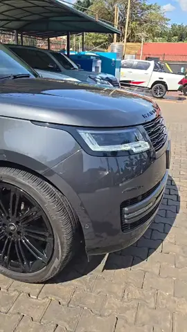 Range Rover Vogue full spec 20223 model. hit me up #tiktokuganda  #performance  #trendingugandatiktok  #CarSale  #ugandacardeals  #rangerover 