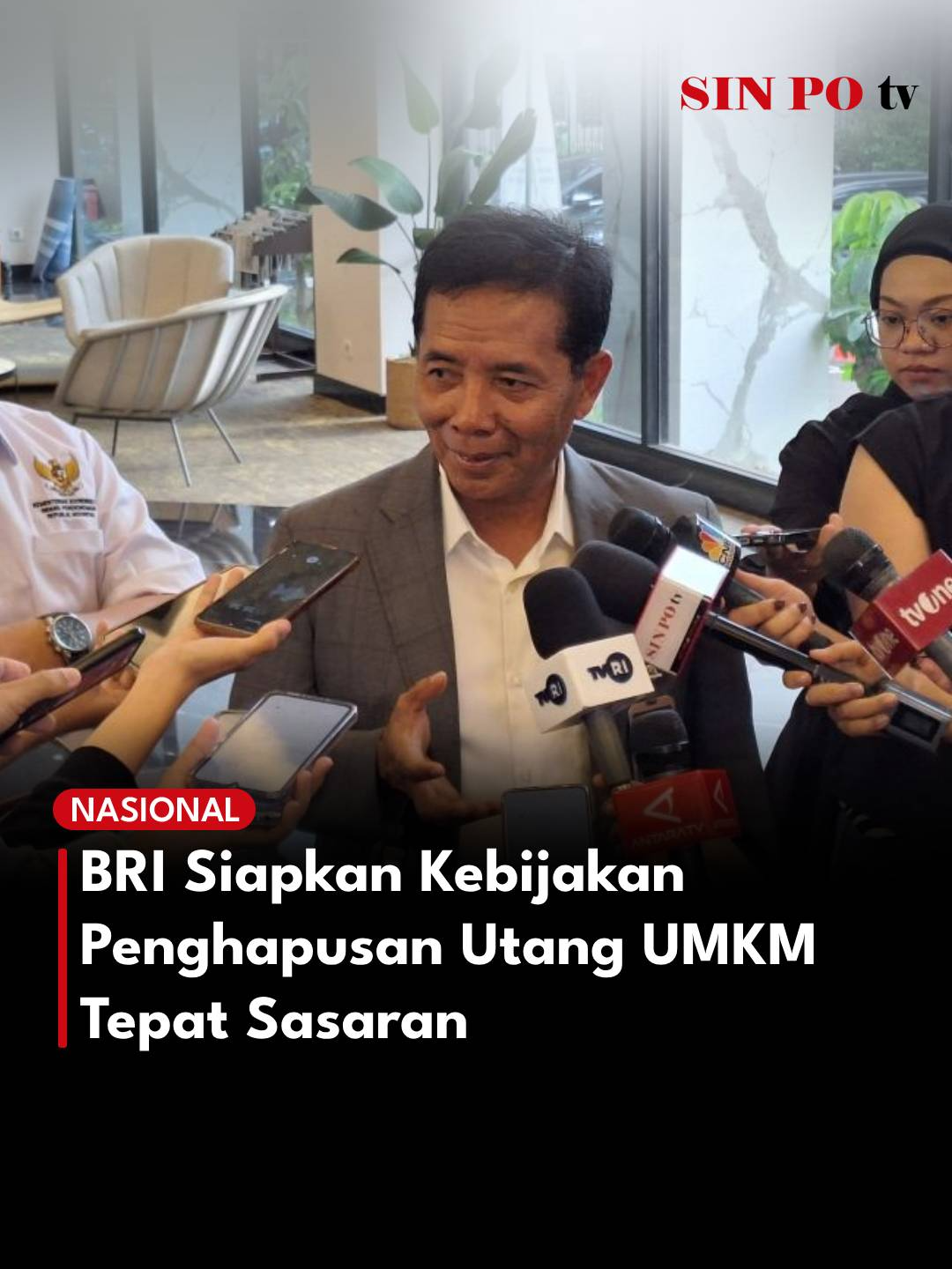 BRI Siapkan Kebijakan Penghapusan Utang UMKM Tepat Sasaran. PT Bank Rakyat Indonesia menyambut baik terbitnya Peraturan Pemerintah Nomor 47 Tahun 2024 tentang Penghapusan Piutang Macet Usaha Mikro, Kecil, dan Menengah. Direktur Bisnis Mikro BRI Supari, mengatakan pihaknya akan segera merespon PP tersebut dengan menelaah kriteria kredit dan nasabah yang menjadi target hapus tagih. #bri #umkm #sinpotv #berita #beritaterkini #beritatiktok #viral #fyp