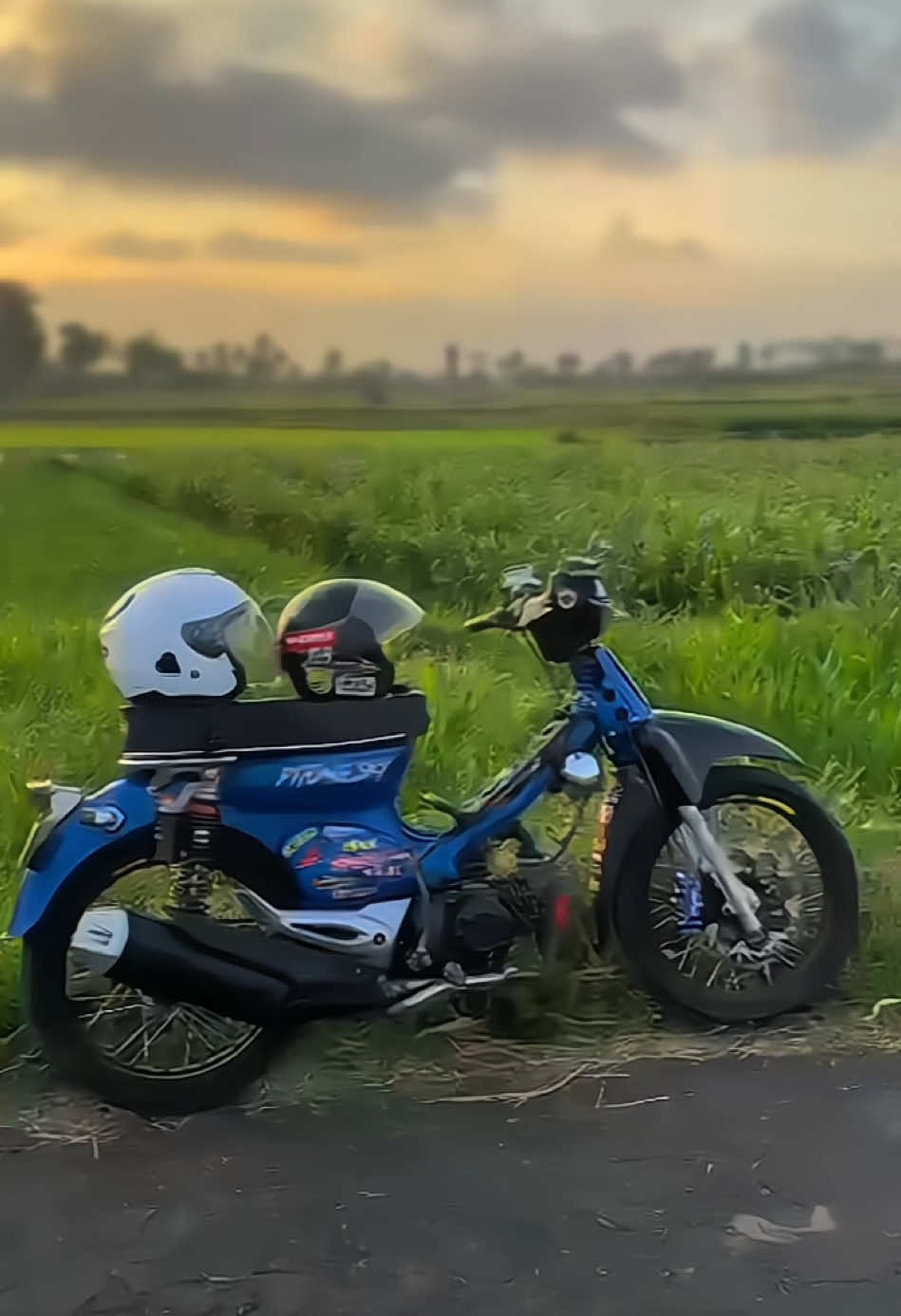 Tutor nyeni dong puh🙏🏻@yy @PITUNG EXPRESS @Pitung Arjuna💙 #pitung_sky #cseriesjahat #c70gank #c70racingrace #c70roadrace #c70nusantara #c70indonesia #ragatc70 #pitung #cseries #c70racing #C70สีแดง #jatim #c70classic #pitungers #hondagank #fypシ #fyp #foryou #foryoupage #jatim #xyzbca #trending #banyuwangi #beranda #berandatiktok #berandafyp #fyppppppppppppppppppppppp 