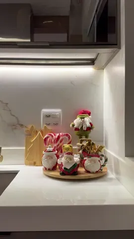 Cozinha entrando em clima natalinoo, a melhor época do anooo 🌲✨🎅🧑‍🎄❤️  #fyp #pageforyou #fy #viral #foryou #natal #natal2024 #decordenatal 