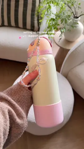 officially an owala girlie 🧚🏼🌸🍐✨ i ended up going for coastal mist 32oz with a light pink bottle boot 🎀 @owalalife #emotionalsupportwaterbottle #owalawaterbottle #owalacoastalmist 