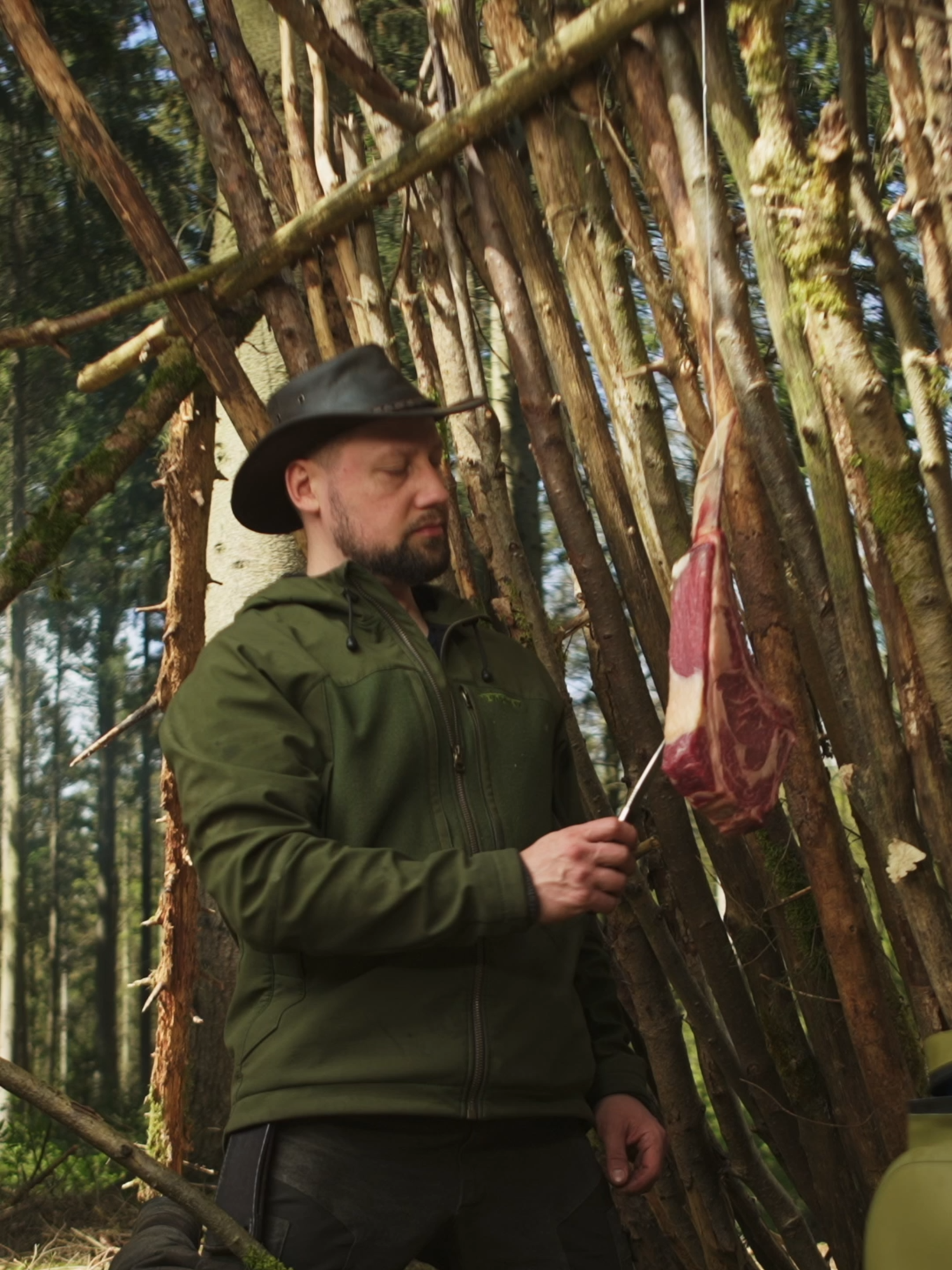 So excited for this juicy Tomahawk steak 😌🔥 #asmr #firekitchen #outdoorcooking #tomahawk