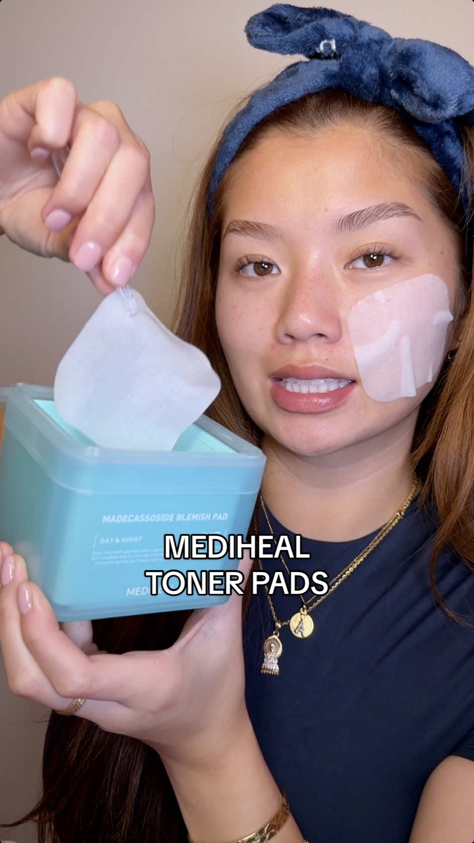 my favorite MULTI-USE skincare product right now 🥹🩵 I’ve been using this every time before my makeup and it significantly reduces redness and irritation! ✨ #mediheal madecassoside blemish toner pads #blemishfighter #bouncyglow #acnetreatment #squarepad #tonerpads #glassskin #amazonbestseller #disneyfinds #blackfriday