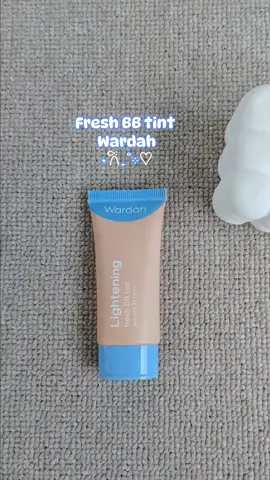 BB tint wardah Flawless bget di wajah😍 ringan gak berat lagi, udah ada spfnya gk perlu ribet pake sunscreen lagi🤗 #BBcream #creamwajah #wardah #wardahbeauty 