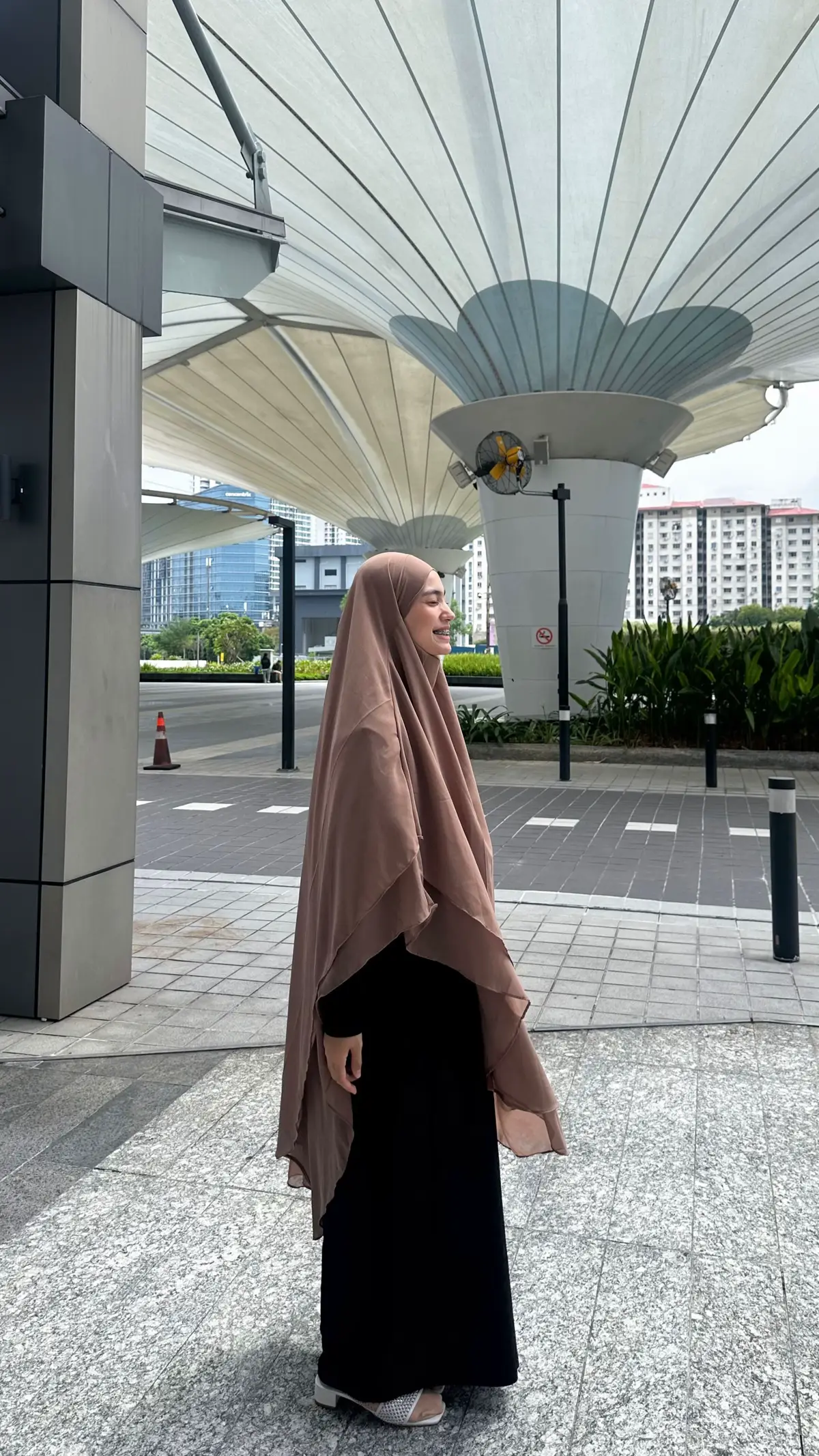 i finally keluar from my comfort zone to wear like this in public ! will this stop here ? nah i will wear it more often insya Allah 🤍 